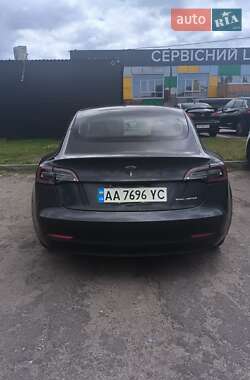Седан Tesla Model 3 2022 в 
