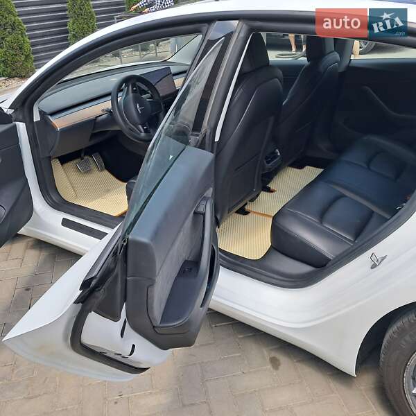 Седан Tesla Model 3 2020 в Ивано-Франковске