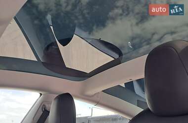 Седан Tesla Model 3 2020 в 