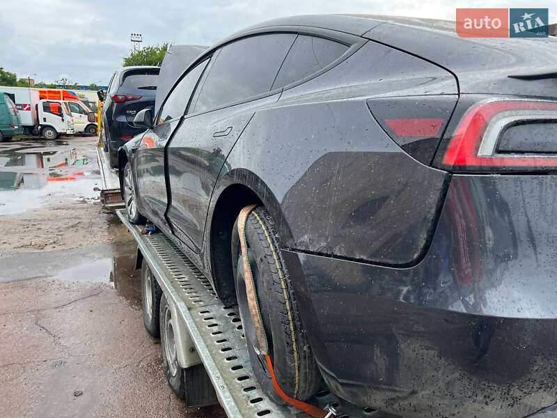 Седан Tesla Model 3 2024 в Києві