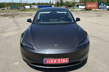 Седан Tesla Model 3 2024 в 