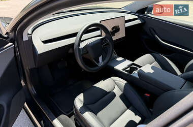 Седан Tesla Model 3 2024 в 