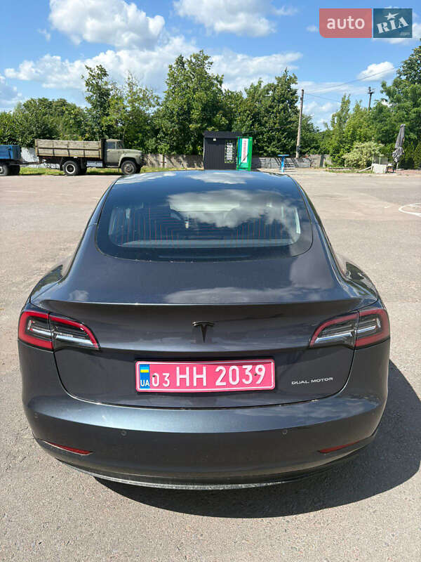 Седан Tesla Model 3 2019 в Ровно