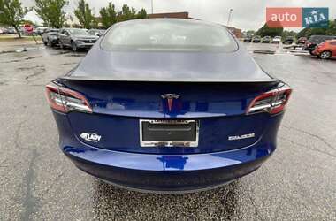 Седан Tesla Model 3 2023 в 