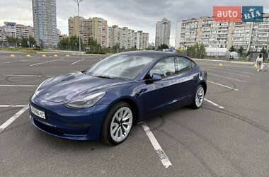 Седан Tesla Model 3 2022 в 