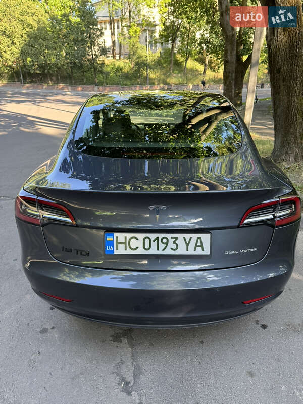 Седан Tesla Model 3 2022 в Львове