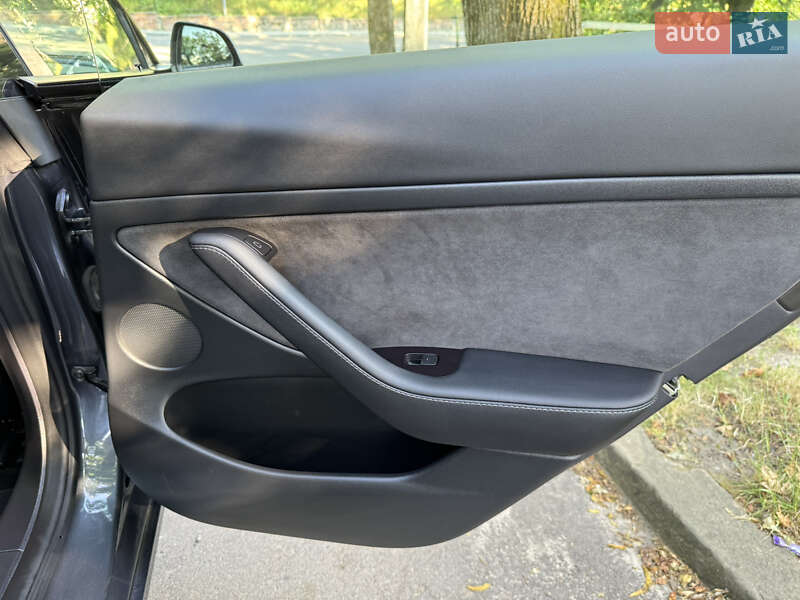 Седан Tesla Model 3 2022 в Львове