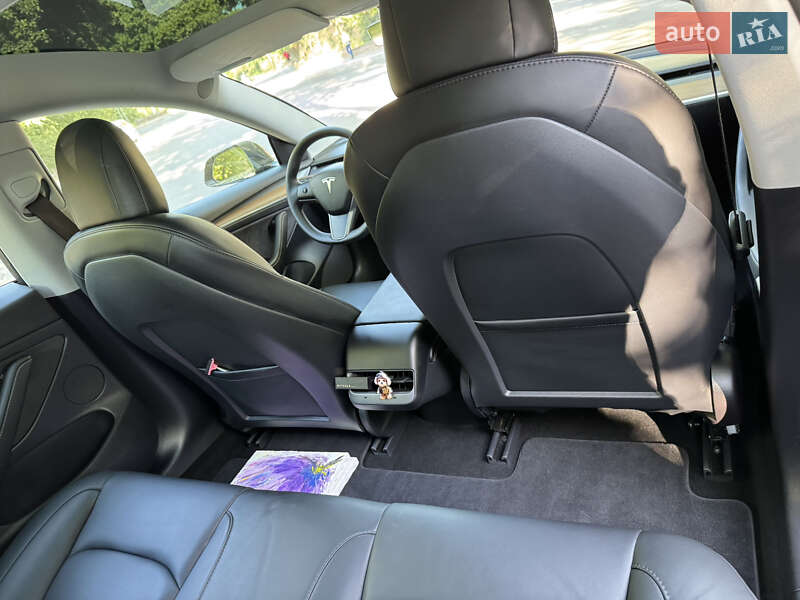 Седан Tesla Model 3 2022 в Львове