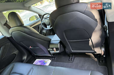 Седан Tesla Model 3 2022 в 