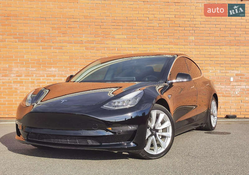 Седан Tesla Model 3 2019 в Киеве