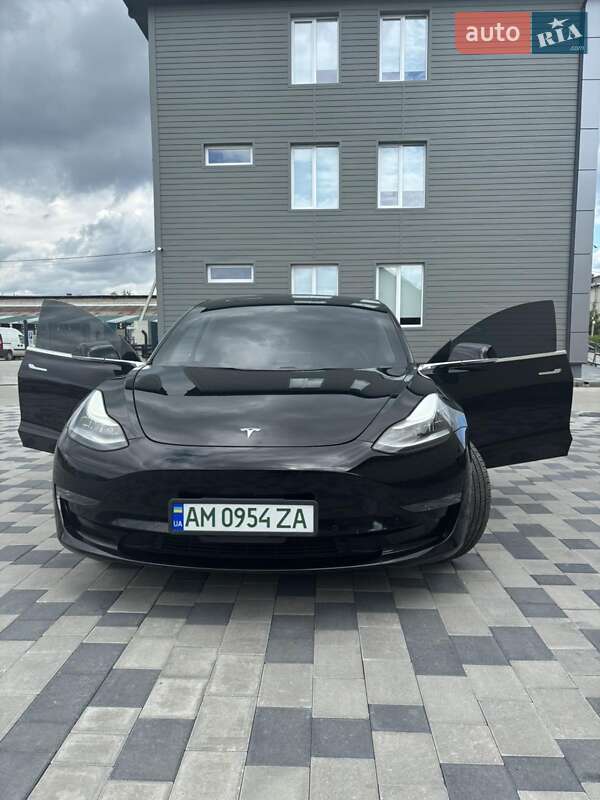 Седан Tesla Model 3 2019 в Сарнах