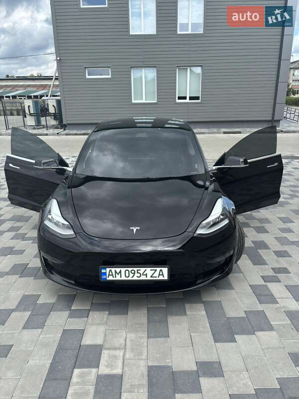 Седан Tesla Model 3 2019 в 