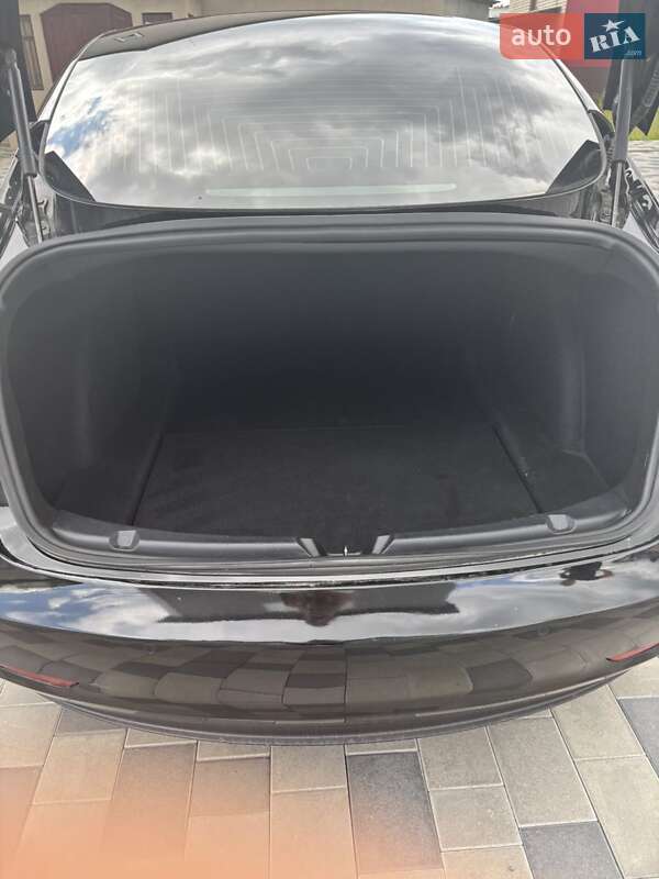 Седан Tesla Model 3 2019 в Сарнах