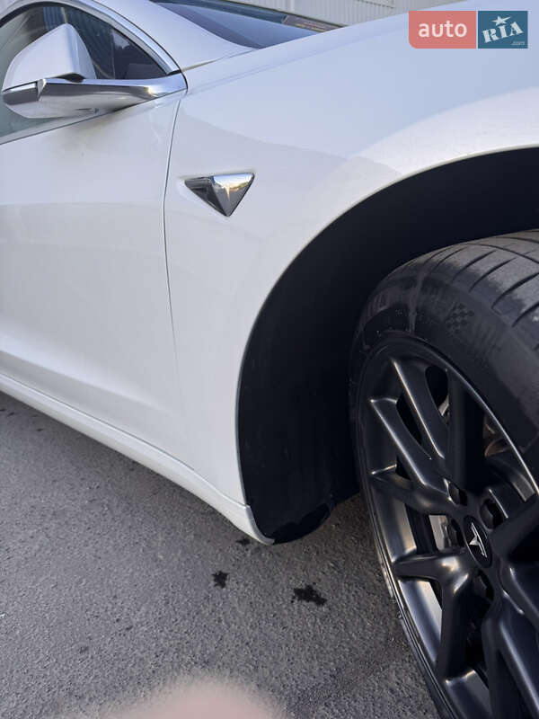 Седан Tesla Model 3 2018 в Луцке