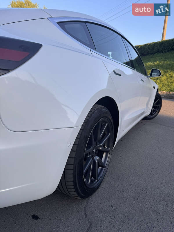 Седан Tesla Model 3 2018 в Луцке