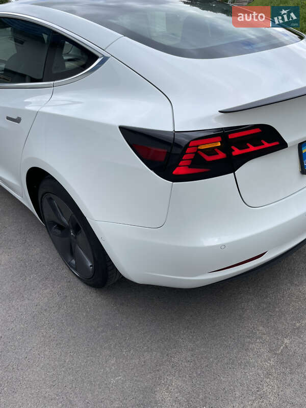 Седан Tesla Model 3 2018 в Луцке