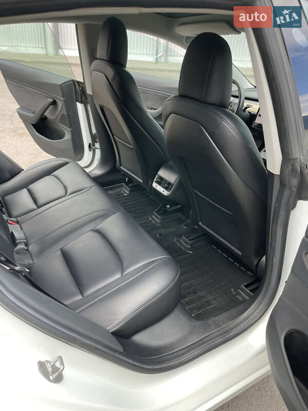Седан Tesla Model 3 2018 в Луцке