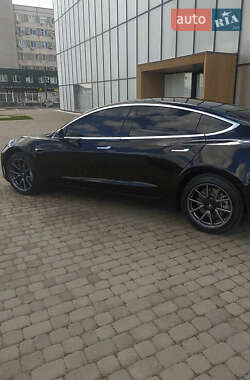 Седан Tesla Model 3 2020 в 