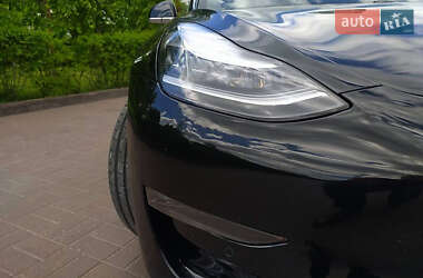 Седан Tesla Model 3 2020 в 