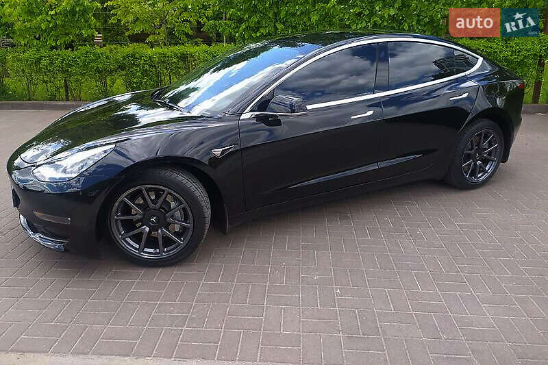 Седан Tesla Model 3 2020 в 