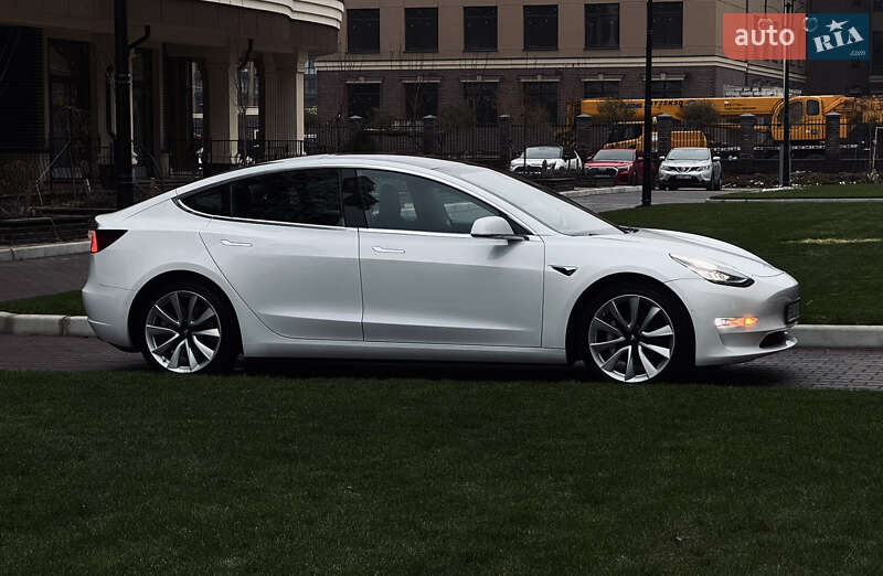 Седан Tesla Model 3 2018 в Киеве