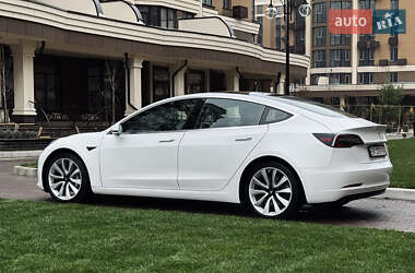 Седан Tesla Model 3 2018 в 