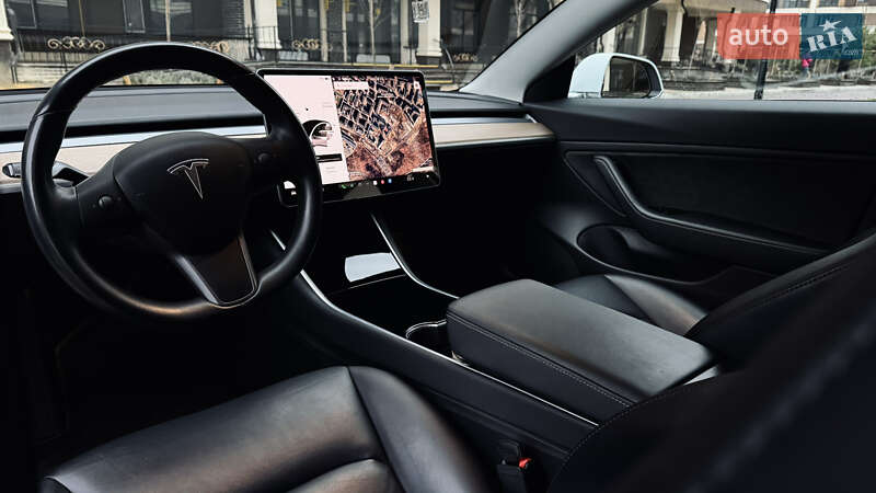 Седан Tesla Model 3 2018 в Киеве