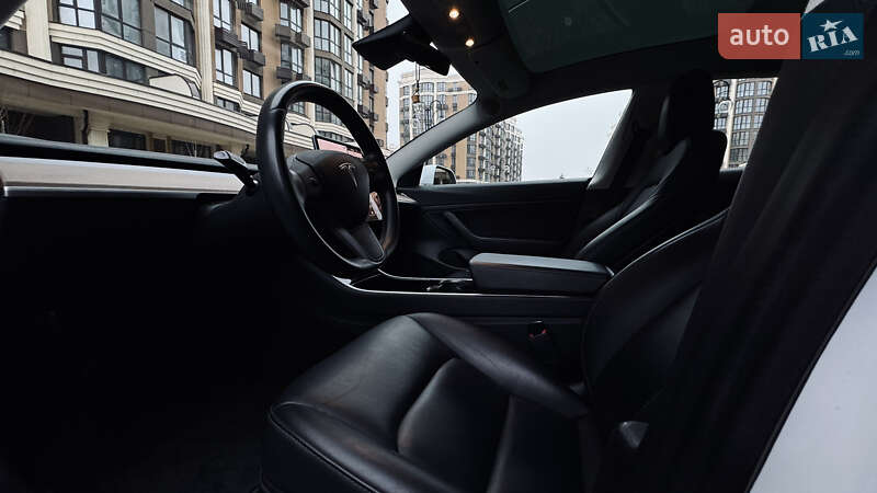Седан Tesla Model 3 2018 в Киеве