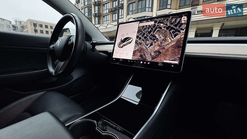 Седан Tesla Model 3 2018 в Киеве