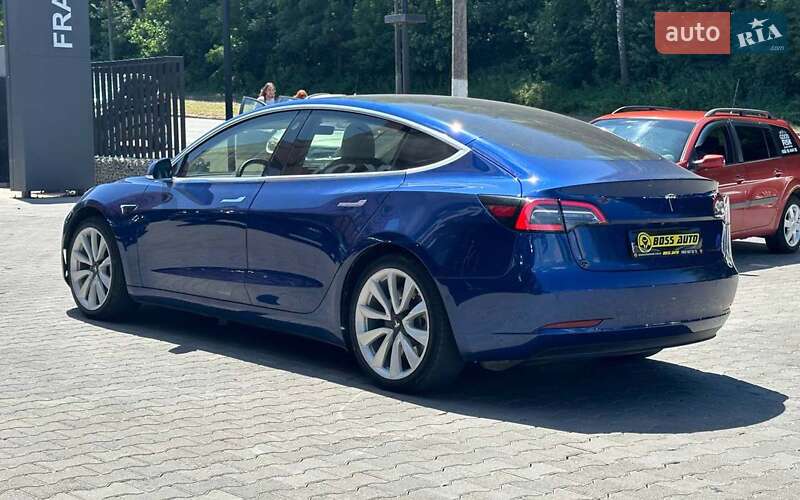 Седан Tesla Model 3 2019 в Черновцах
