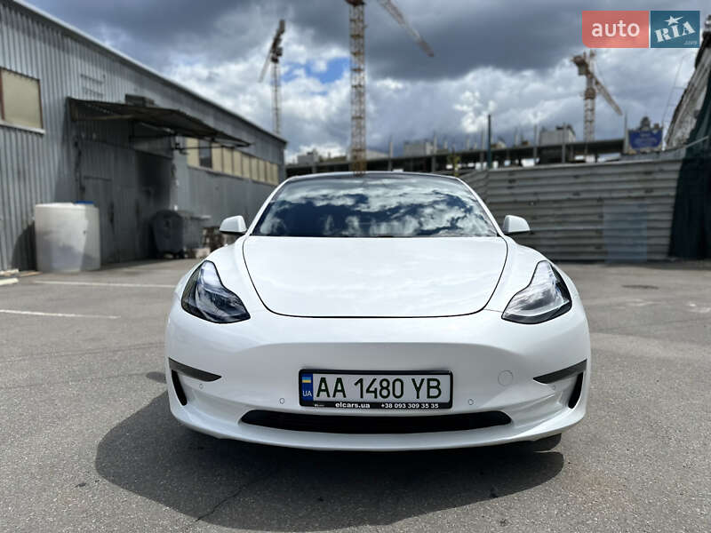 Седан Tesla Model 3 2021 в Киеве