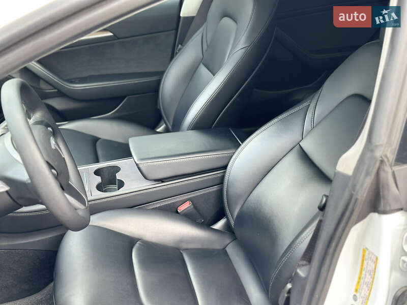 Седан Tesla Model 3 2021 в Киеве