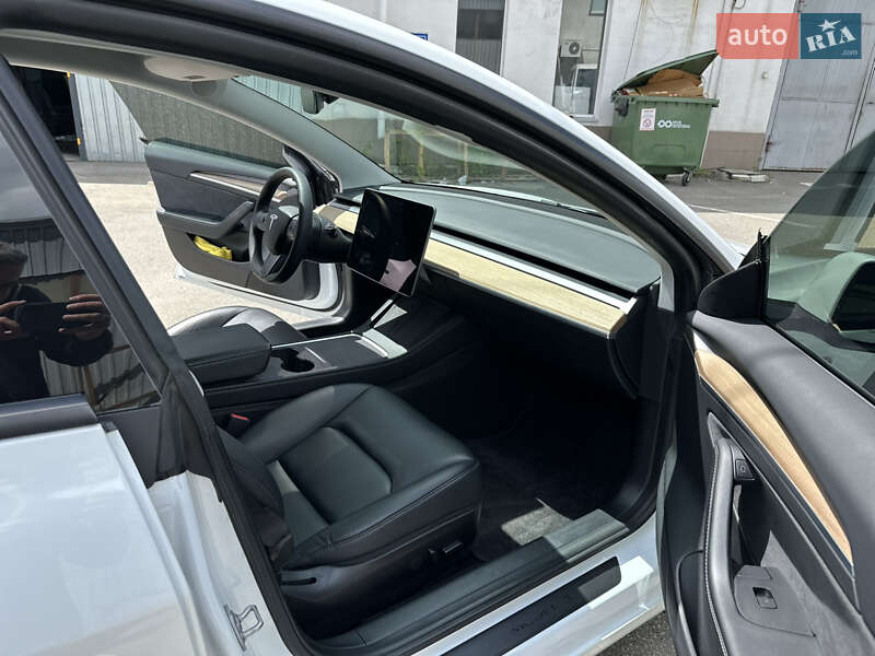 Седан Tesla Model 3 2021 в Киеве