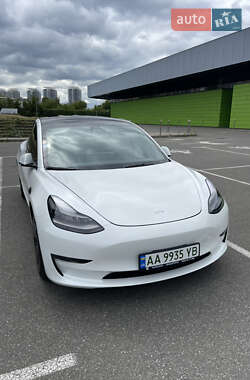 Седан Tesla Model 3 2023 в 