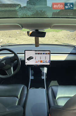 Седан Tesla Model 3 2020 в 