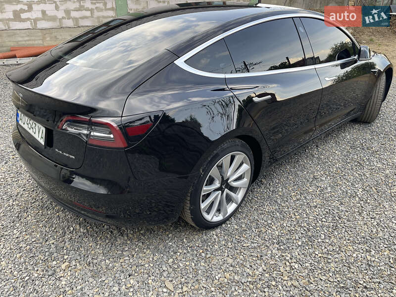 Седан Tesla Model 3 2020 в Ужгороді