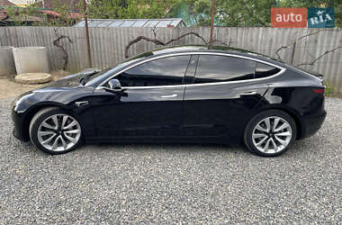 Седан Tesla Model 3 2020 в 