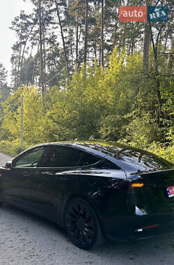 Седан Tesla Model 3 2023 в 