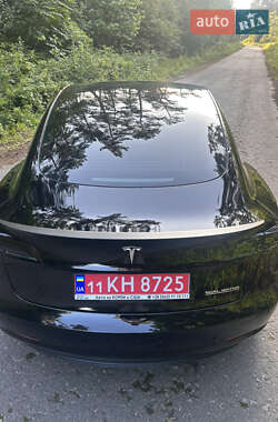 Седан Tesla Model 3 2023 в 