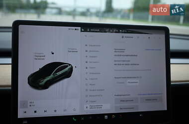 Седан Tesla Model 3 2020 в 