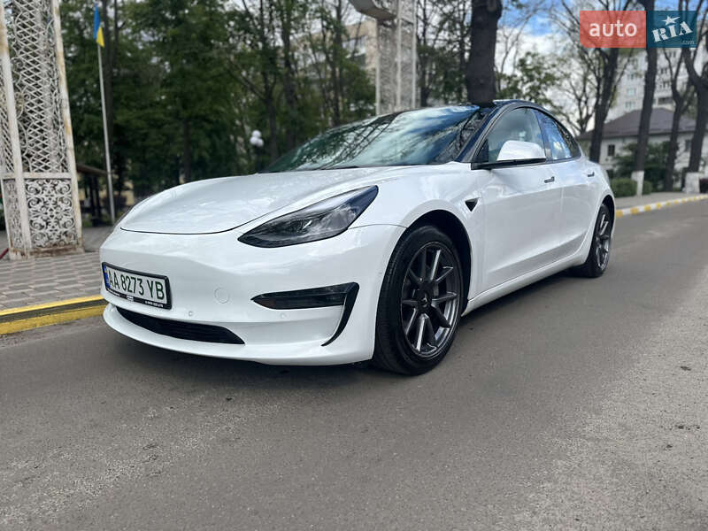 Седан Tesla Model 3 2022 в Киеве