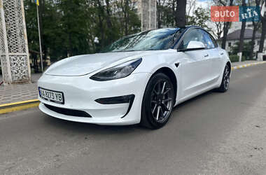 Седан Tesla Model 3 2022 в 