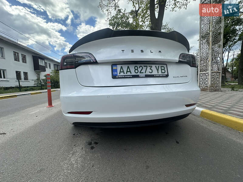 Седан Tesla Model 3 2022 в Киеве