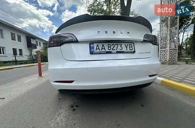 Седан Tesla Model 3 2022 в 