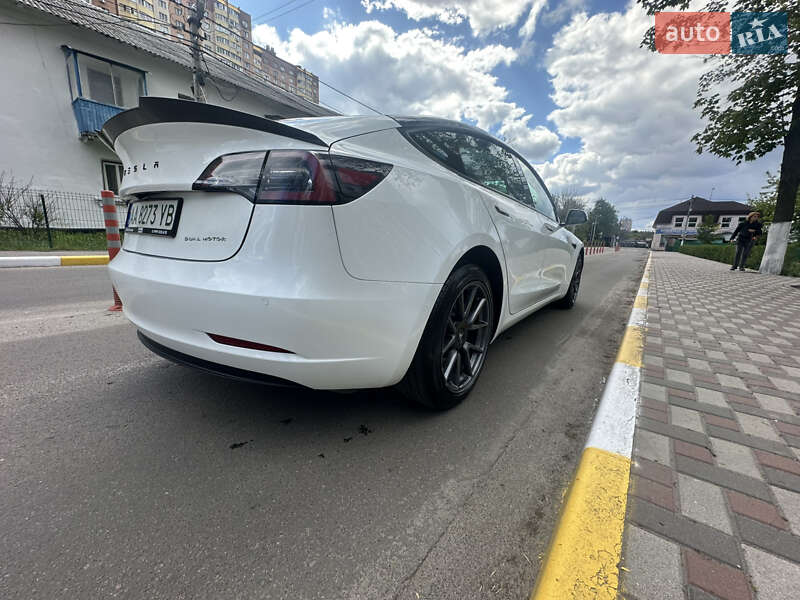 Седан Tesla Model 3 2022 в Киеве