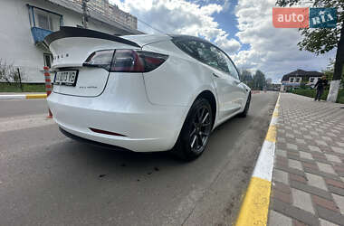 Седан Tesla Model 3 2022 в 
