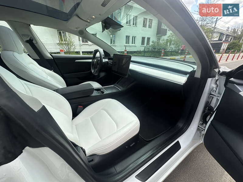 Седан Tesla Model 3 2022 в Киеве
