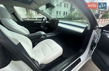 Седан Tesla Model 3 2022 в 