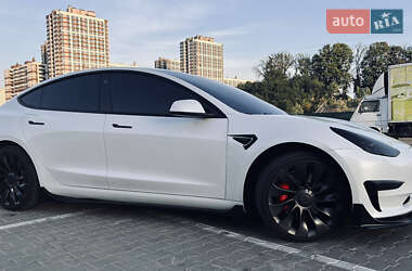 Седан Tesla Model 3 2022 в 