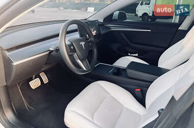 Седан Tesla Model 3 2022 в 
